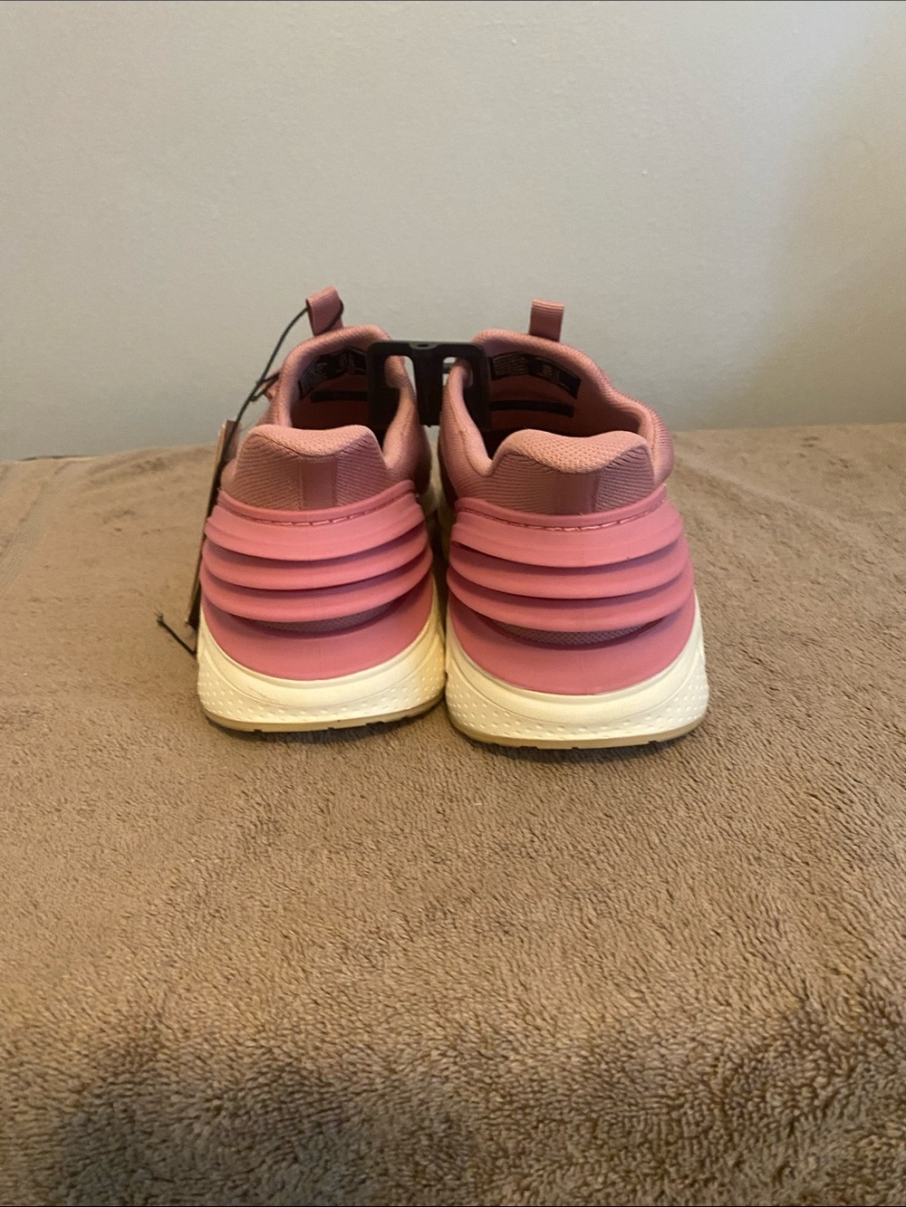 Sneakers - Picture 10 of 11